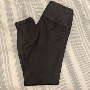 NWOT 90 degree by reflex, faux leather looking cropped leggings, size medium